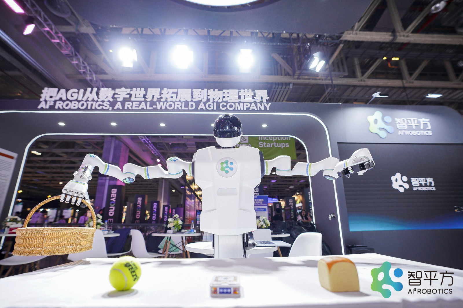 智平方亮相 BEYOND Expo 2024 并展示 Alpha Bot 与 AI2R Brain